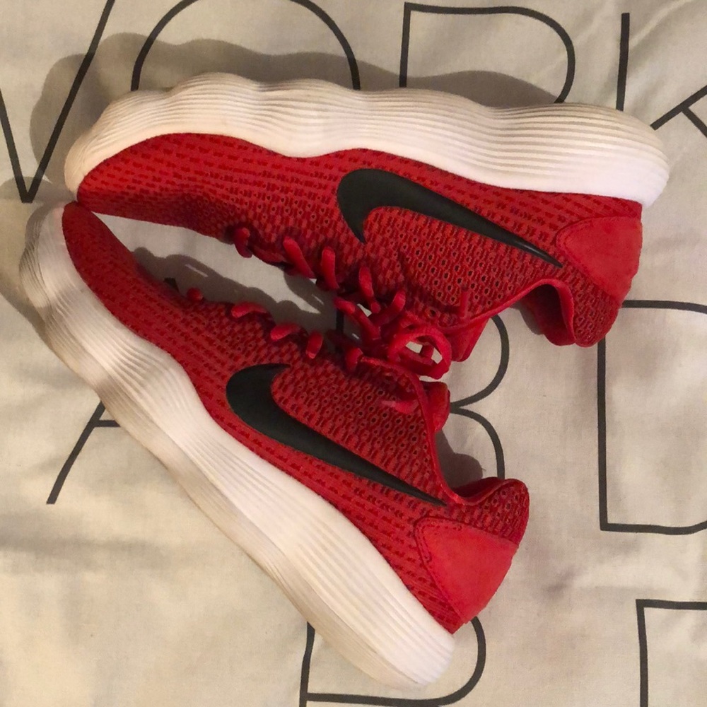 Nike Tennis Shoes